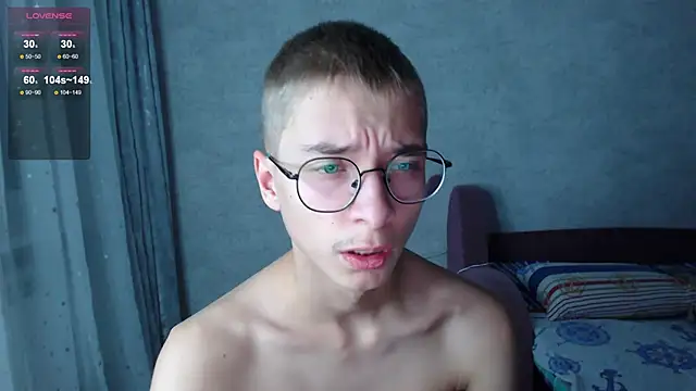 glasses cat online show from November 18, 2025, 8:57 pm