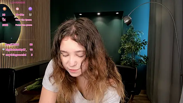 Lina Glow online show from June 15, 2026, 6:59 am