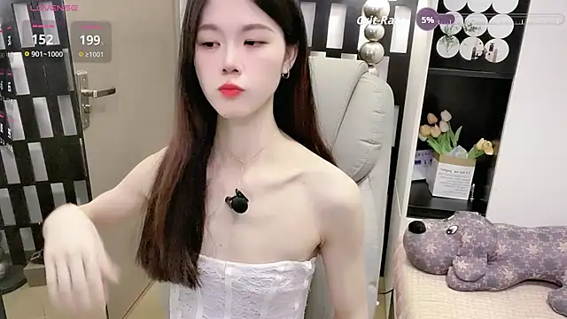 Yueyue-MM online show from April 10, 2026, 12:49 am