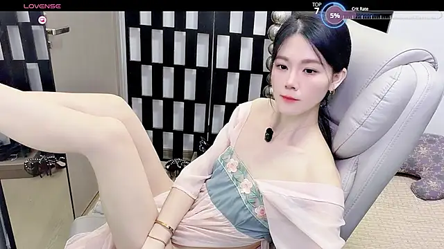 Yueyue-MM online show from July 14, 2026, 2:05 am