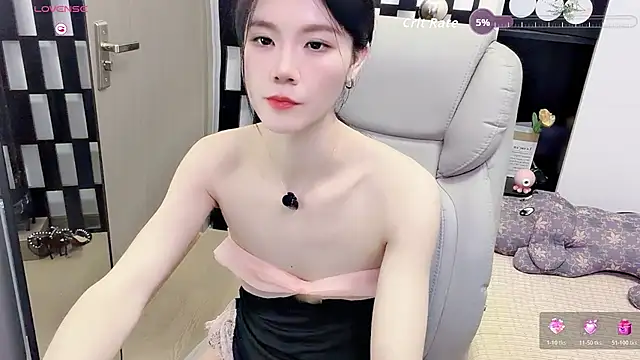 Yueyue-MM online show from July 16, 2026, 1:39 pm