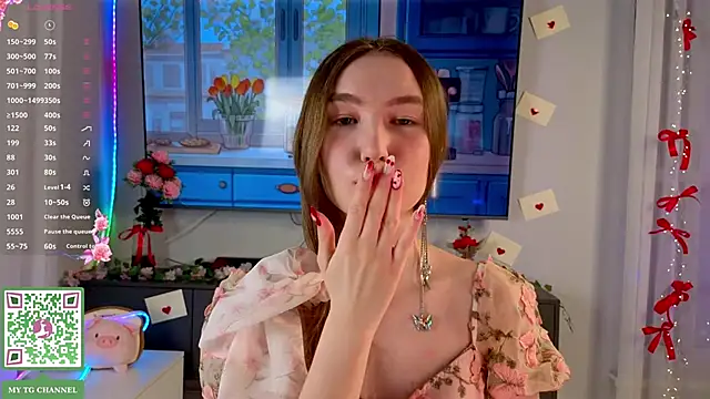 ElfredaTupy online show from February 21, 2026, 7:04 pm