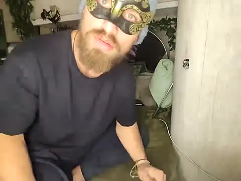 JuliCarl online show from October 5, 2025, 3:54 pm