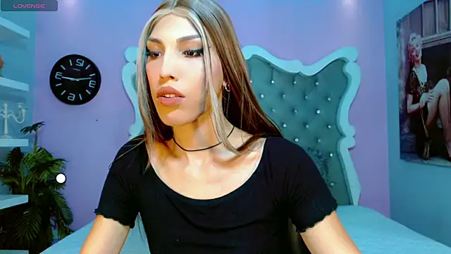 Honey Moontsts online show from March 28, 2026, 11:43 am