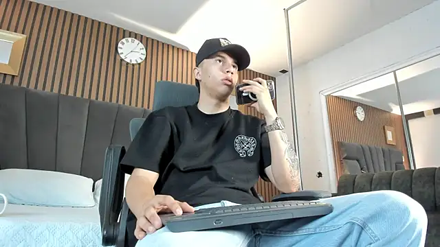 Snapshot of liaamsmiith_ chatting on October 2, 2025, 12:23 pm liaamsmiith online show from October 2, 2025, 12:23 pm