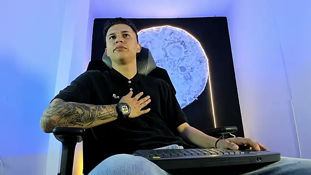 Snapshot of liaamsmiith_ chatting on November 7, 2025, 11:54 am liaamsmiith online show from November 7, 2025, 11:54 am