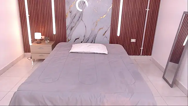 shena nomy1 online show from December 17, 2025, 8:04 pm