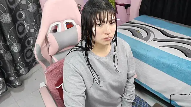 Zulema R1 online show from April 13, 2026, 10:37 pm