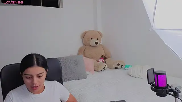 valerihouse online show from January 13, 2026, 1:33 am