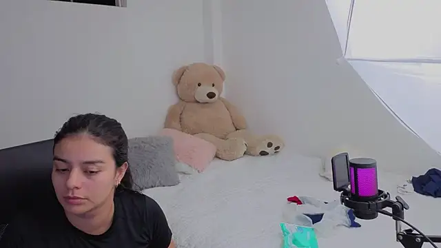 valerihouse online show from January 14, 2026, 12:49 am