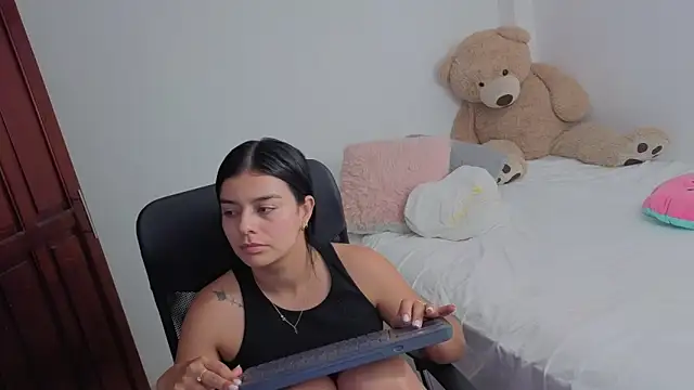 valerihouse online show from March 18, 2026, 12:58 am