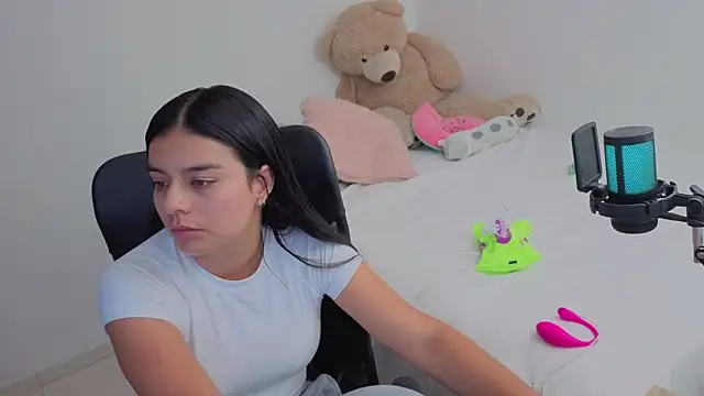 valerihouse online show from March 25, 2026, 12:38 am