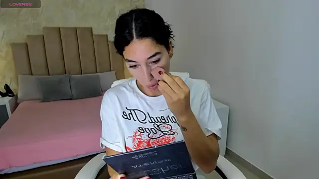 Scarlett 12 online show from February 26, 2026, 11:31 am