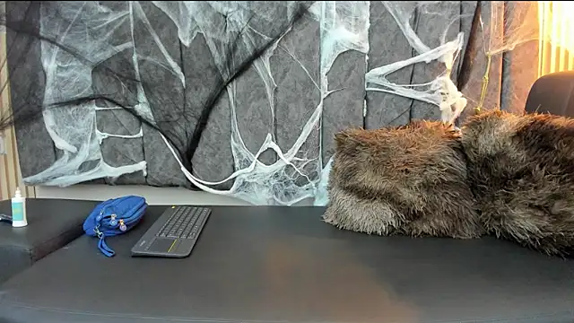 Rowan Mills online show from October 29, 2025, 8:54 pm