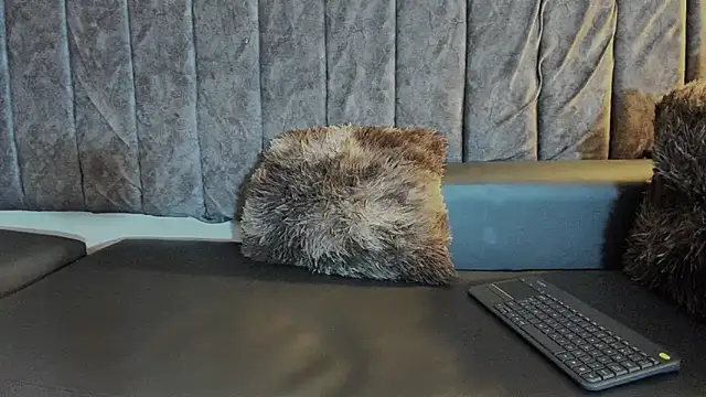 Rowan Mills online show from November 10, 2025, 8:08 pm