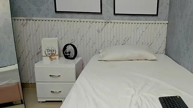 Snapshot of Scarleth_horny chatting on September 30, 2025, 10:48 pm Scarleth horny online show from September 30, 2025, 10:48 pm