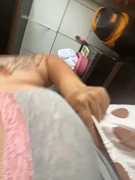 Snapshot of bruna438 chatting on September 27, 2025, 1:38 pm bruna438 online show from September 27, 2025, 1:38 pm