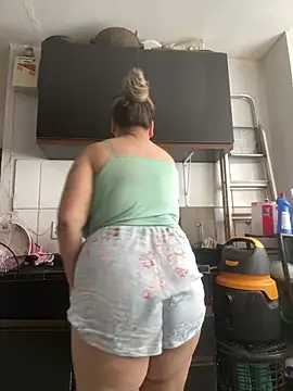 bruna438 online show from April 3, 2026, 12:36 pm