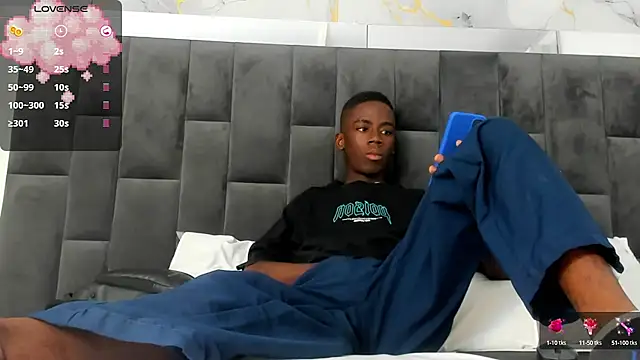 Snapshot of Alan_blacke chatting on October 9, 2025, 7:23 pm Alan blacke online show from October 9, 2025, 7:23 pm