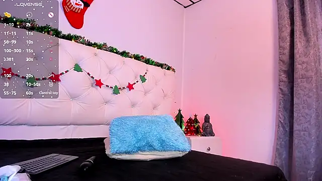 Niicolle Evanss online show from December 21, 2025, 2:24 pm