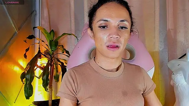 Snapshot of Cristal_Gem1 chatting on June 10, 2026, 12:15 pm Cristal Gem1 online show from June 10, 2026, 12:15 pm