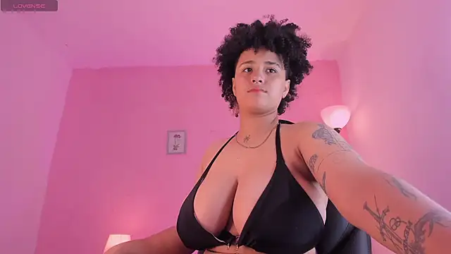 LiaaMoretzz online show from September 23, 2025, 2:25 am