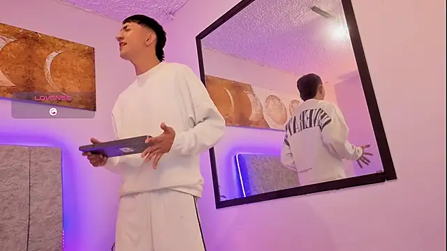 oliver mr  online show from November 20, 2025, 8:47 am