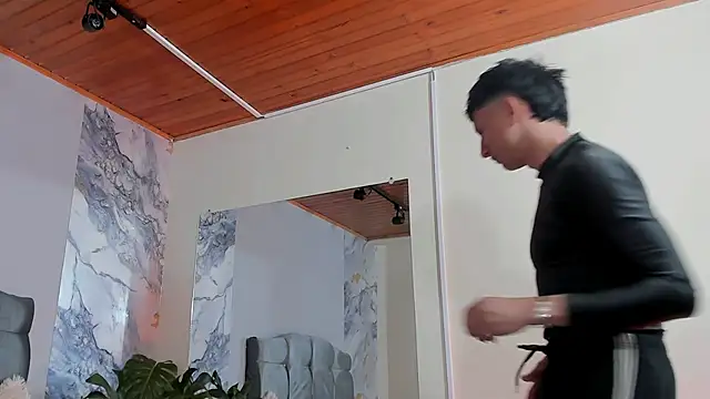 Snapshot of oliver_mr_ chatting on January 17, 2026, 2:38 am oliver mr online show from January 17, 2026, 2:38 am