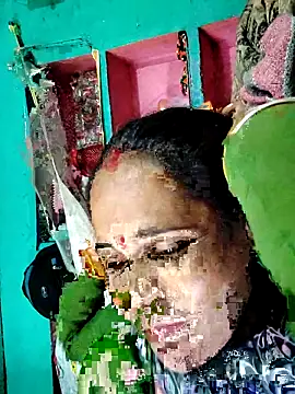 Snapshot of Pooja750 chatting on October 6, 2025, 9:29 am Pooja750 online show from October 6, 2025, 9:29 am