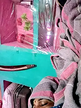 Snapshot of Pooja750 chatting on October 28, 2025, 6:32 pm Pooja750 online show from October 28, 2025, 6:32 pm