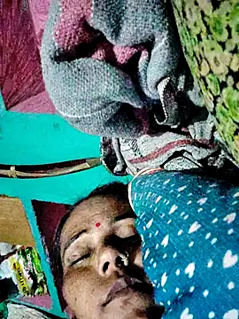 Pooja750 online show from November 13, 2025, 6:51 pm