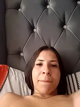 Snapshot of Liagni0 chatting on November 5, 2025, 3:23 pm Liagni0 online show from November 5, 2025, 3:23 pm