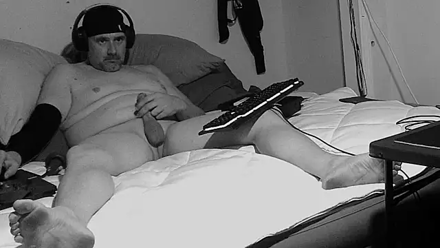BigheadLongcock online show from July 26, 2026, 9:32 pm