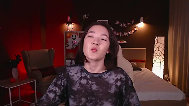 Halle Berrry online show from October 23, 2025, 2:05 pm