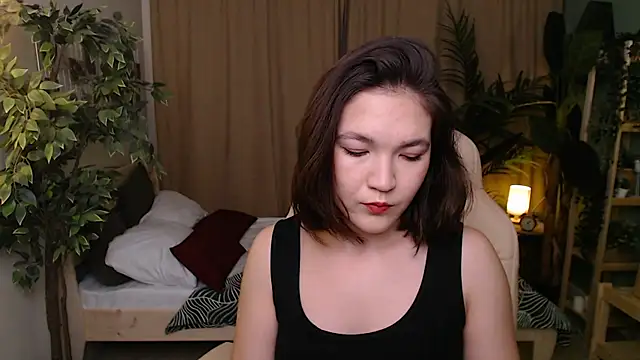 Halle Berrry online show from November 11, 2025, 2:06 pm