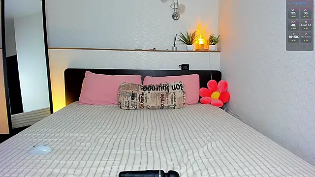 charlottacardi online show from November 13, 2025, 3:05 am