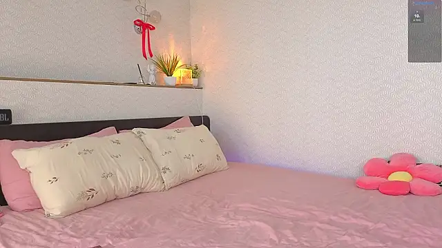 charlottacardi online show from February 23, 2026, 5:05 am