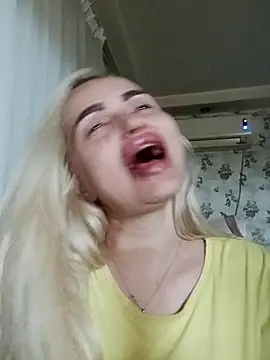 Snapshot of Sweetykitty_1 chatting on September 13, 2025, 12:10 am Sweetykitty 1 online show from September 13, 2025, 12:10 am