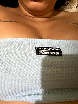 clarinha2 online show from November 30, 2025, 8:35 pm