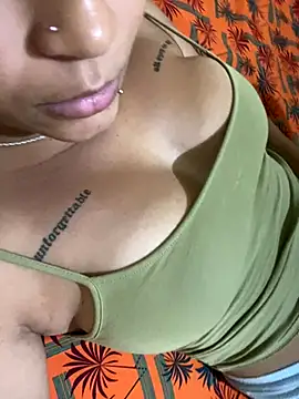 clarinha2 online show from December 21, 2025, 6:26 pm