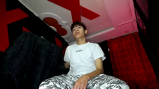 Snapshot of SemerHott chatting on September 23, 2025, 1:36 pm SemerHott online show from September 23, 2025, 1:36 pm