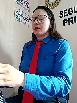 Hannah-colx online show from November 10, 2025, 1:32 pm