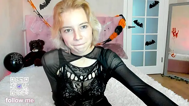 Snapshot of Pink_Lila18 chatting on October 31, 2025, 9:54 am Pink Lila18 online show from October 31, 2025, 9:54 am