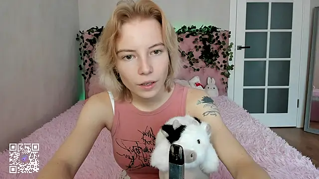 Snapshot of Pink_Lila18 chatting on November 25, 2025, 8:25 am Pink Lila18 online show from November 25, 2025, 8:25 am