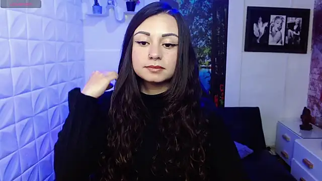 Eva Roussell online show from December 2, 2025, 6:25 pm