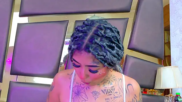 EmilieLake online show from February 12, 2026, 7:42 pm