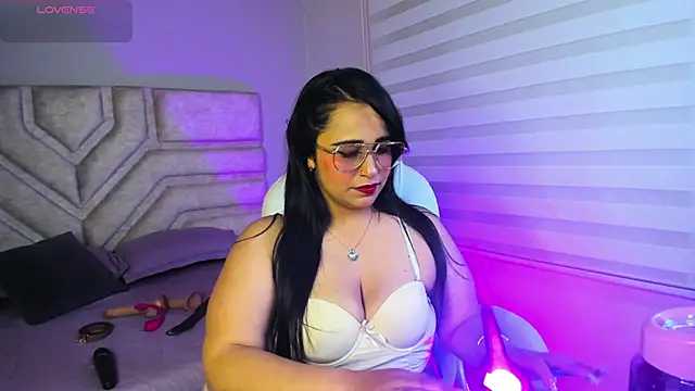 Snapshot of _adahara_queen chatting on September 18, 2025, 4:14 am adahara queen online show from September 18, 2025, 4:14 am