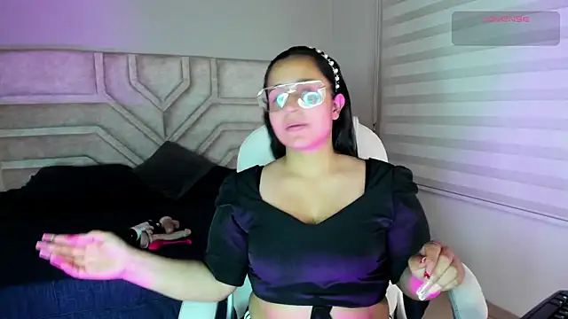 Snapshot of _adahara_queen chatting on October 14, 2025, 3:29 am adahara queen online show from October 14, 2025, 3:29 am