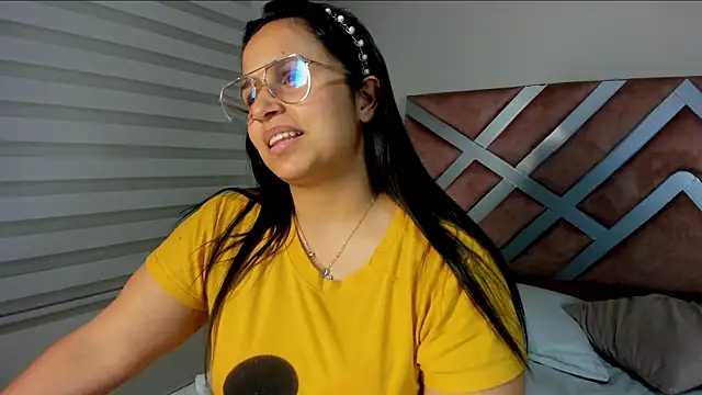 Snapshot of _adahara_queen chatting on October 20, 2025, 5:41 am adahara queen online show from October 20, 2025, 5:41 am