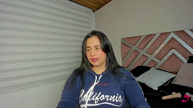 Snapshot of _adahara_queen chatting on November 6, 2025, 4:57 am adahara queen online show from November 6, 2025, 4:57 am